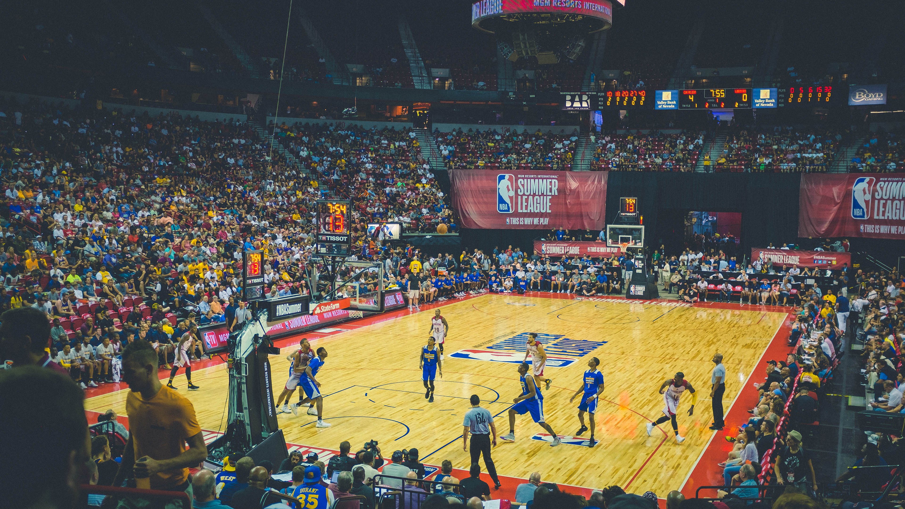 奥斯梅恩关键回合不手软，中国速胜贝蒂斯，双线赛场上的意志与速度